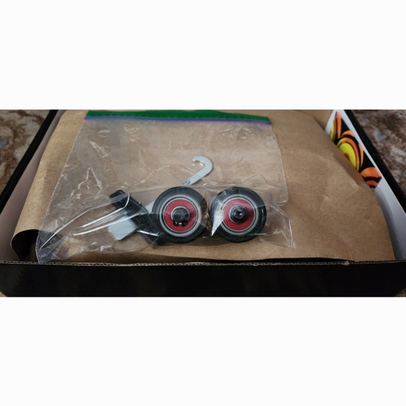 Heelys (Size 5 Y) NWOT - Picture 5 of 12